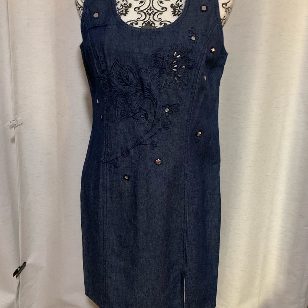 Dress - Picture 2 of 3